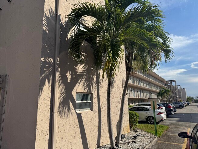 Foto del edificio - 725 Lori Dr