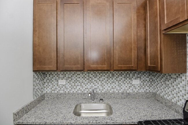 Building Photo - 555 W Arlington