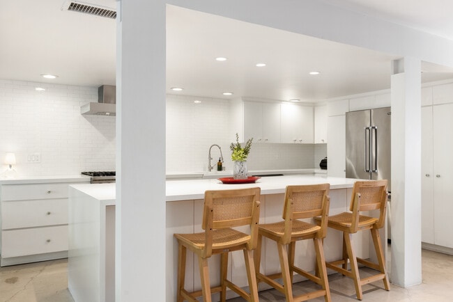 Foto del edificio - 241 Windward Ave