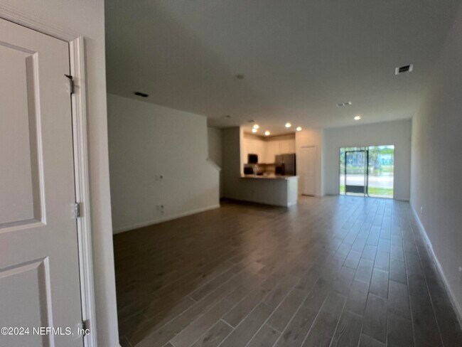 Foto del edificio - 6820 Golden Monarch Ave
