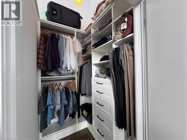 Building Photo - 404 King St W