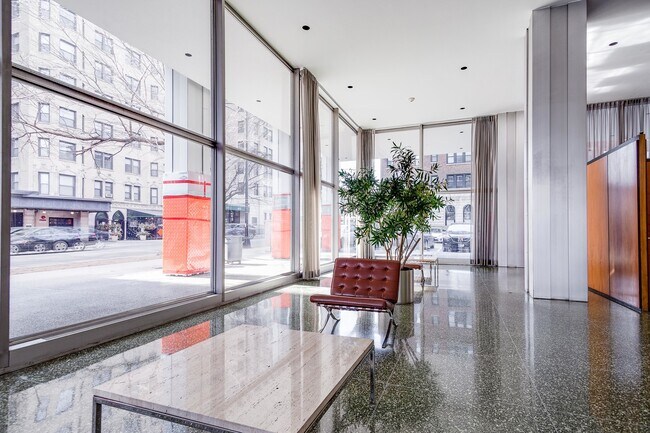 Building Photo - 2400 N Lakeview Ave