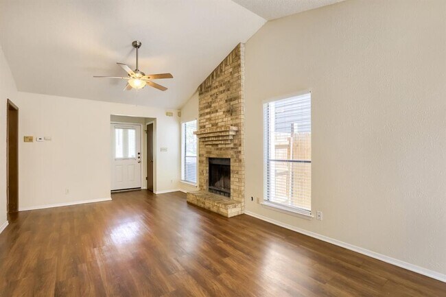 Foto del edificio - 2504 Howellwood Wy