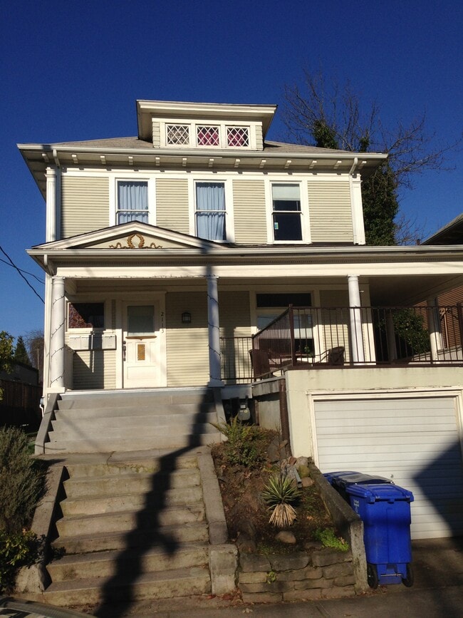 Building Photo - 2113 SE Ankeny St