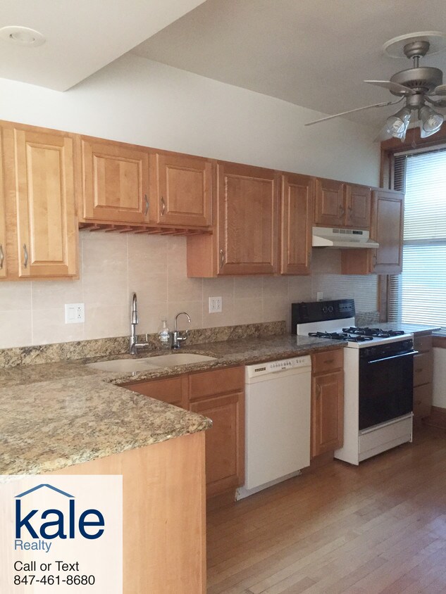kitchen - 2541 W Logan Blvd