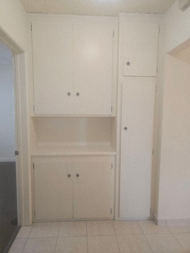 Building Photo - 4868 Oregon Ave