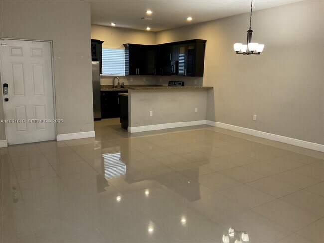 Foto del edificio - 798 NE 43rd St