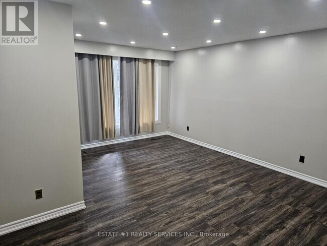 Building Photo - 66 Caledon Crescent