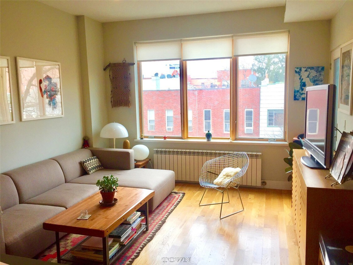 Primary Photo - 212 Eckford St