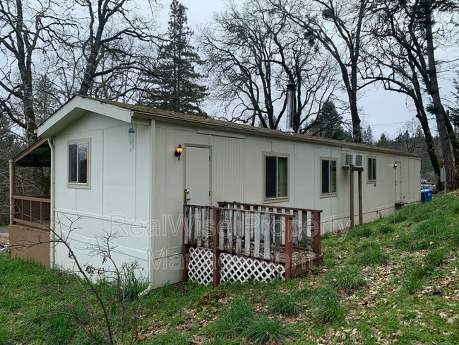 Building Photo - 4620 Redwood Ave