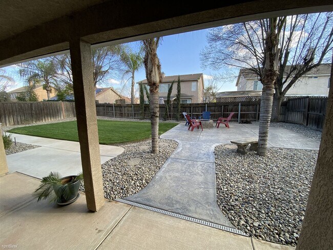 Building Photo - 4 br, 2 bath House - 1077 W Julia Way