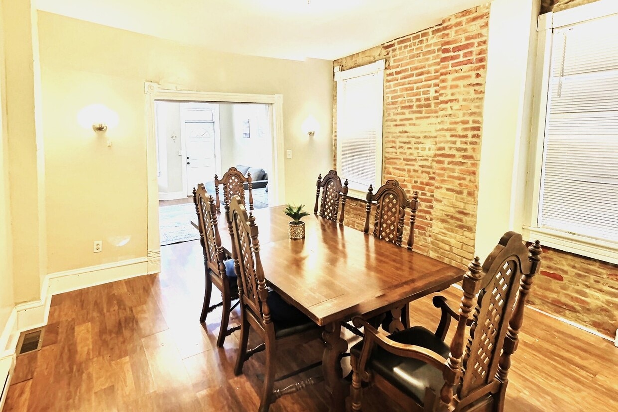 Primary Photo - 516 Bedford St