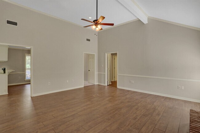 Building Photo - 65 Camellia Ln