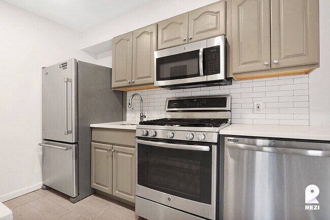 Foto del edificio - 385 Vernon Ave