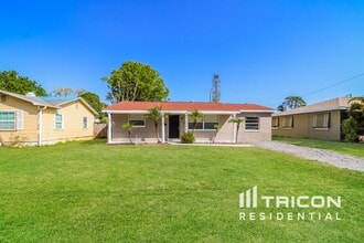 Building Photo - 201 85th Ave N