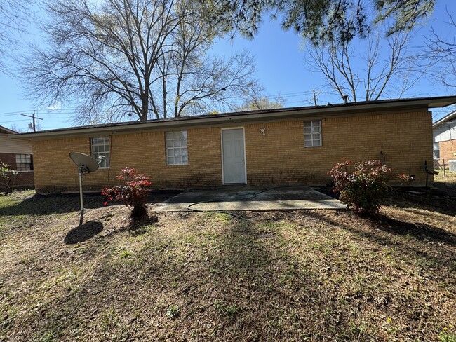 Rear View Exterior - 1606 Robb St