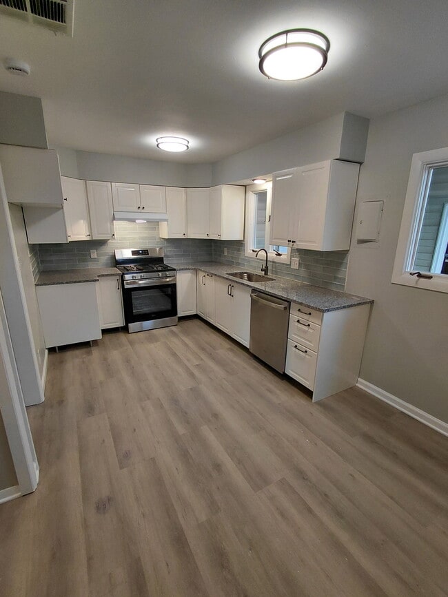 Foto del edificio - 23 Steele Cir