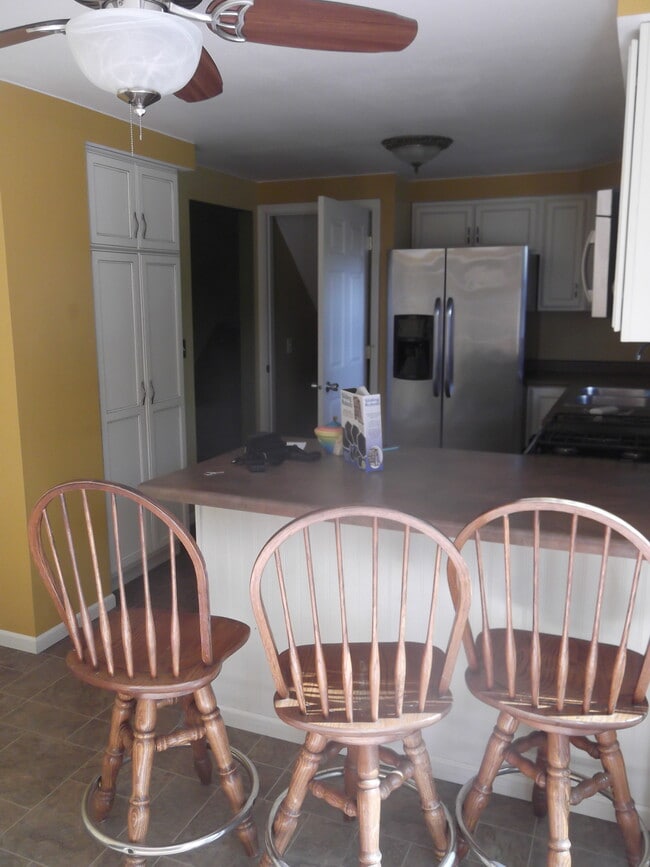 breakfast bar - 1723 Grove st