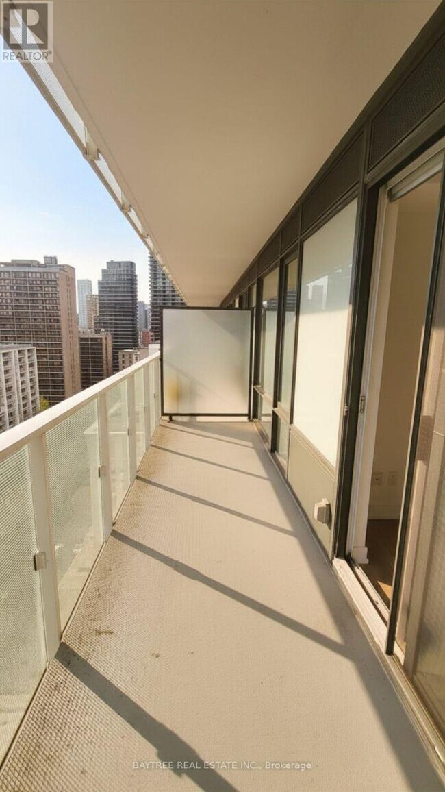 Building Photo - 501 Yonge St