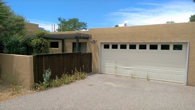 Building Photo - Wonderful Sandia Heights location!