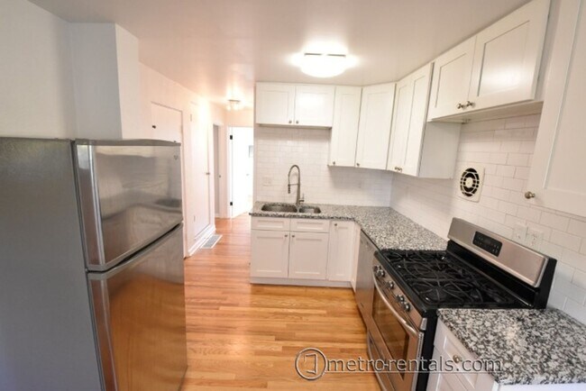 Foto del edificio - 2686-2688 Hibbert Avenue