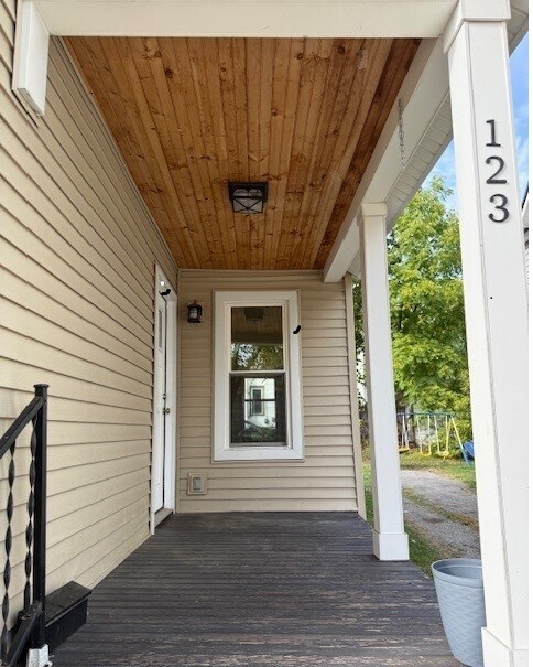 Foto del edificio - 123 Sterling St