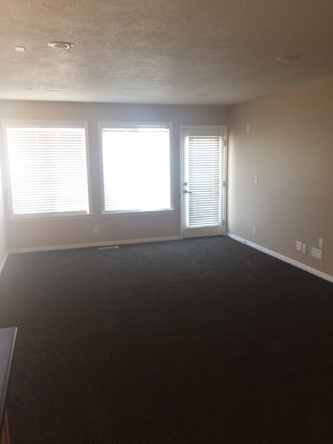 Building Photo - Beautiful Alpine Brook Townhome!