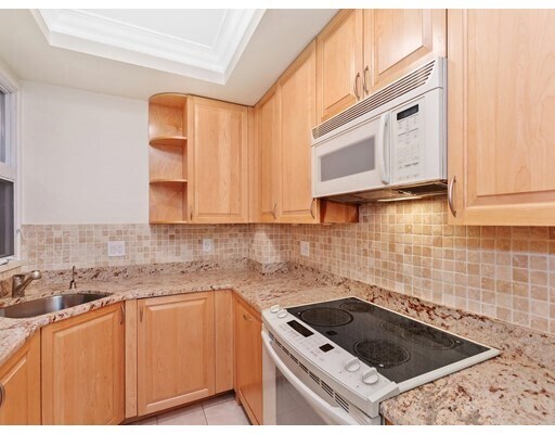 Building Photo - 8 Gloucester St