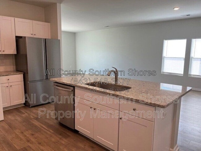 Building Photo - 234 S Reindeer Rd