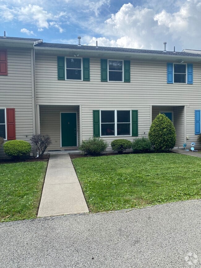 Apartments with Garages in Hyde Park, PA 1 Rentals