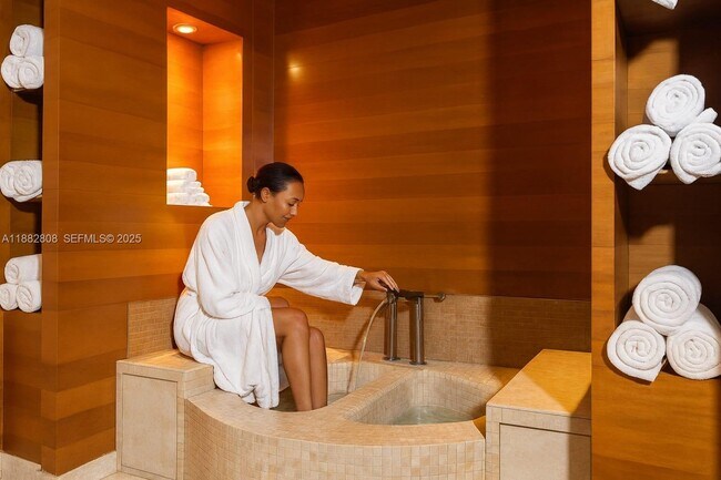 Foto del edificio - 6799 Collins Ave