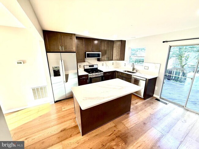 Foto del edificio - 3645 Crosswater Ct