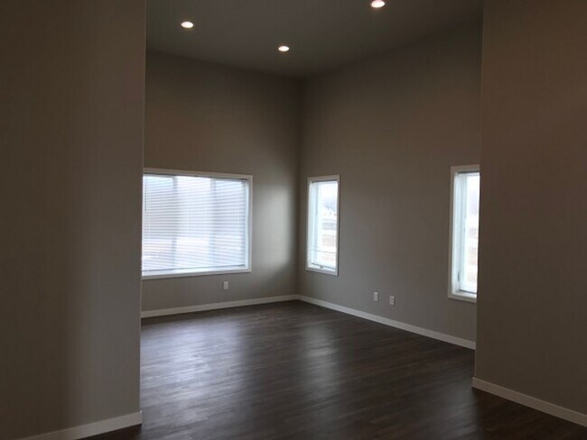 Foto del edificio - 4 Bed 2.5 Bath Single Family Home
