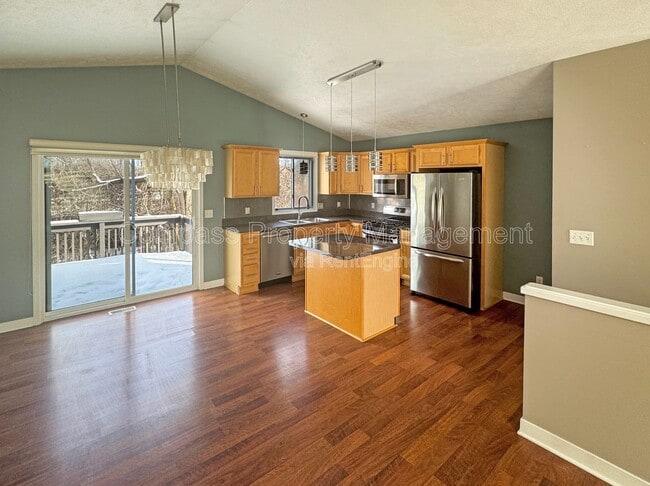 Building Photo - 2565 Orchard View Dr NE