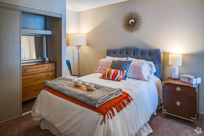 2HAB, 1BA - 672SF - z-121625-Heritage District