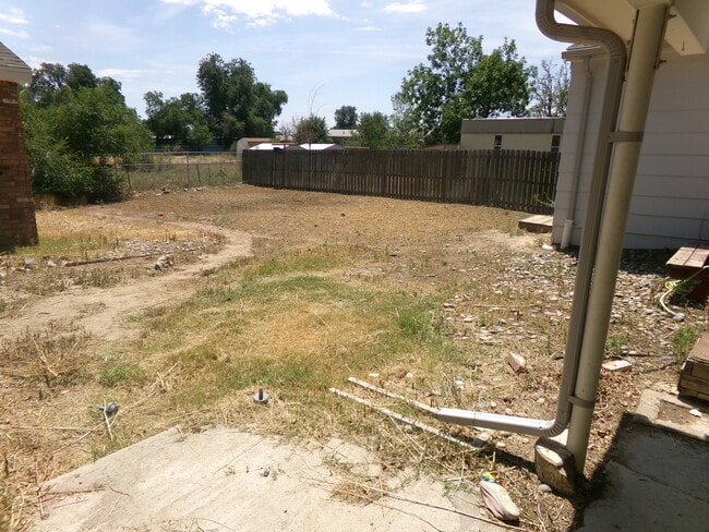 Building Photo - 826 N Orchard Ave