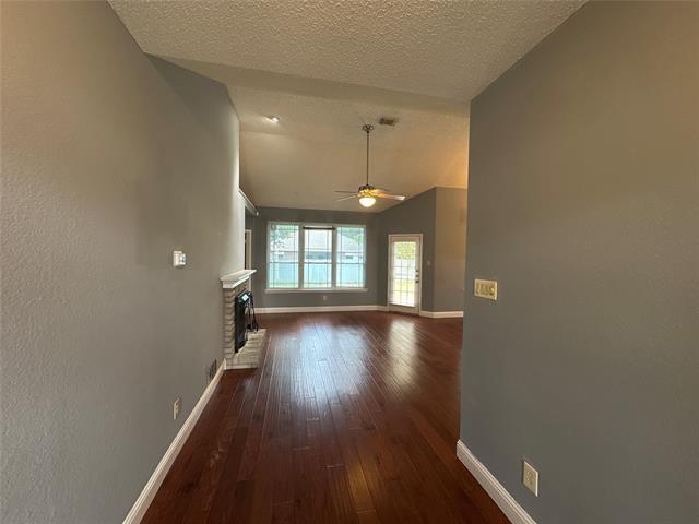 Foto del edificio - 2336 Timber Creek Dr
