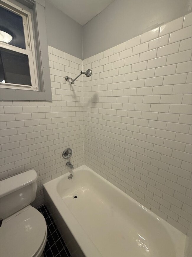 Building Photo - 152 N Miller St