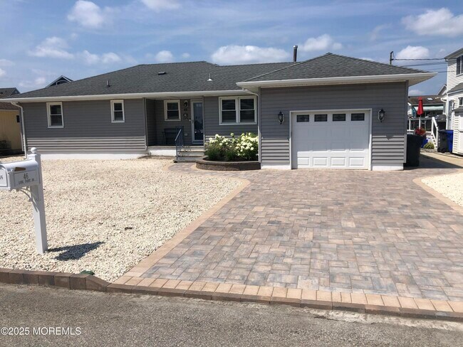 Building Photo - 46 Longpoint Dr