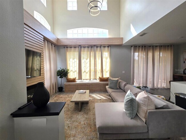 Foto del edificio - 734 Monroe Cir