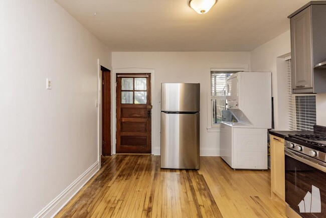 Building Photo - 2 bedroom in Chicago IL 60618