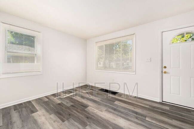 Building Photo - 876 Westphal Ave