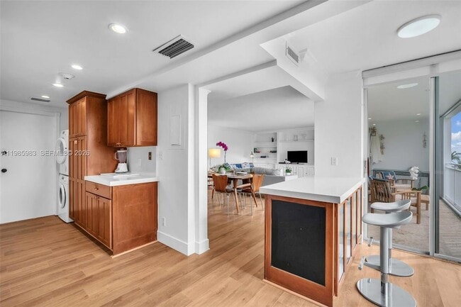 Building Photo - 611 Ocean Dr