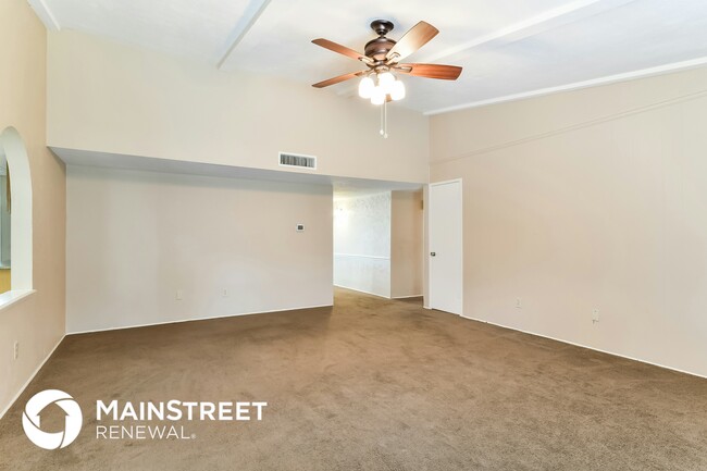 Building Photo - 5514 Edgebrook Forest Dr