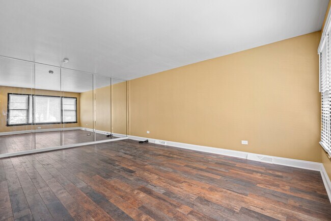 Foto del edificio - 8832 Cherry Ave