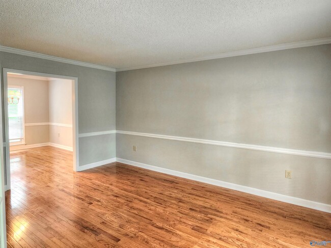 Building Photo - 120 Silver Creek Cir