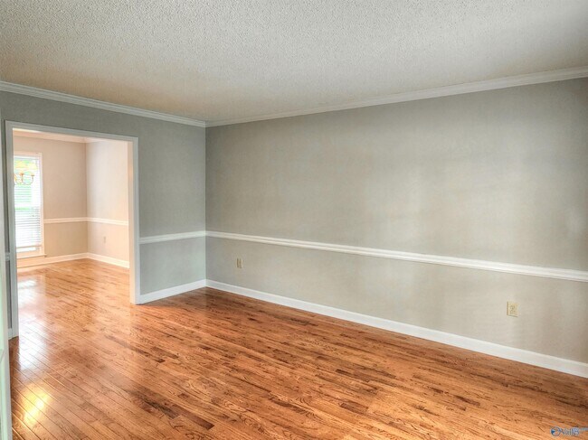 Foto del edificio - 120 Silver Creek Cir