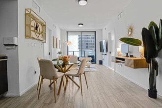 Building Photo - 404 NE 2nd Ave