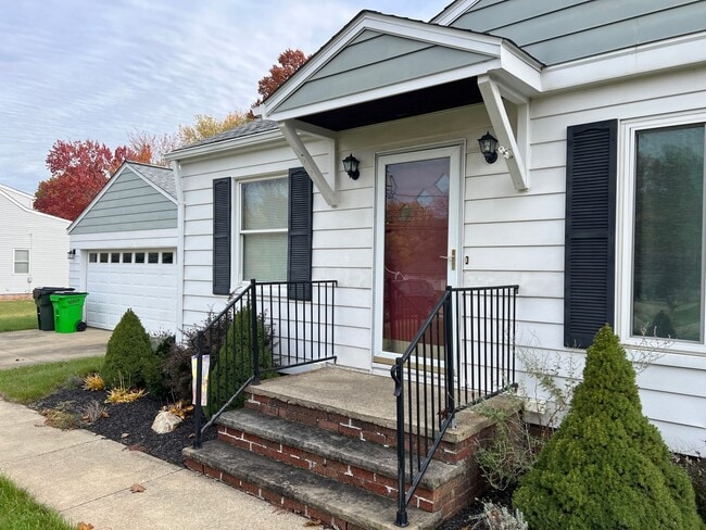 Building Photo - 743 Lander Rd