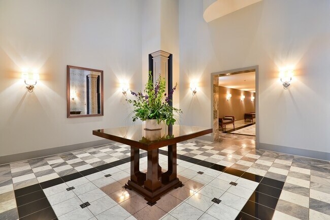 Foto del edificio - 70 W Huron St